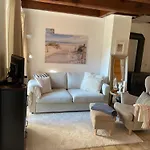 Reetdachhaus In Seenaehe, Ruhige Lage, Kamin & Terrasse *