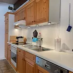 Reetdachhaus In Seenaehe, Ruhige Lage, Kamin & Terrasse