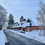 Reetdachhaus In Seenaehe, Ruhige Lage, Kamin & Terrasse *
