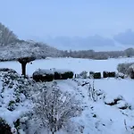 Reetdachhaus In Seenaehe, Ruhige Lage, Kamin & Terrasse Seedorf
