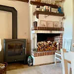 Reetdachhaus In Seenaehe, Ruhige Lage, Kamin & Terrasse Seedorf