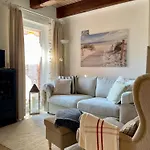Nyaraló Reetdachhaus In Seenaehe, Ruhige Lage, Kamin & Terrasse