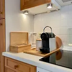 Dom wakacyjny Reetdachhaus In Seenaehe, Ruhige Lage, Kamin & Terrasse