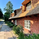 Reetdachhaus In Seenaehe, Ruhige Lage, Kamin & Terrasse Nyaraló *