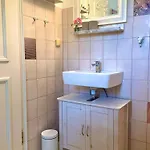 Nyaraló Reetdachhaus In Seenaehe, Ruhige Lage, Kamin & Terrasse *