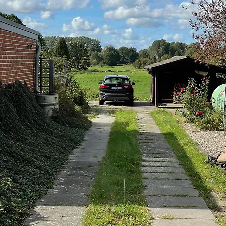 Hébergement de vacances Reetdachhaus In Seenaehe, Ruhige Lage, Kamin & Terrasse *
