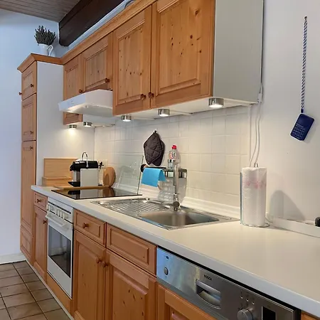 Reetdachhaus In Seenaehe, Ruhige Lage, Kamin & Terrasse