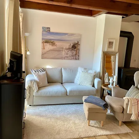 Reetdachhaus In Seenaehe, Ruhige Lage, Kamin & Terrasse * Seedorf (Segeberg)