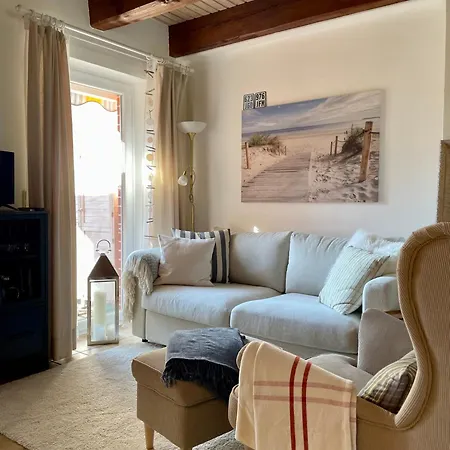 Tatil Evi Reetdachhaus In Seenaehe, Ruhige Lage, Kamin & Terrasse