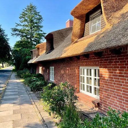 Reetdachhaus In Seenaehe, Ruhige Lage, Kamin & Terrasse Feriehus *