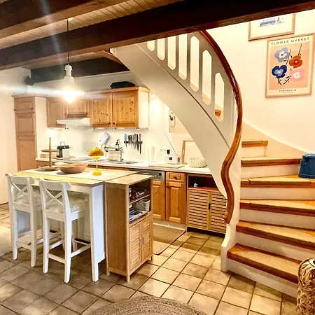 Reetdachhaus In Seenaehe, Ruhige Lage, Kamin & Terrasse Сasa de vacaciones *
