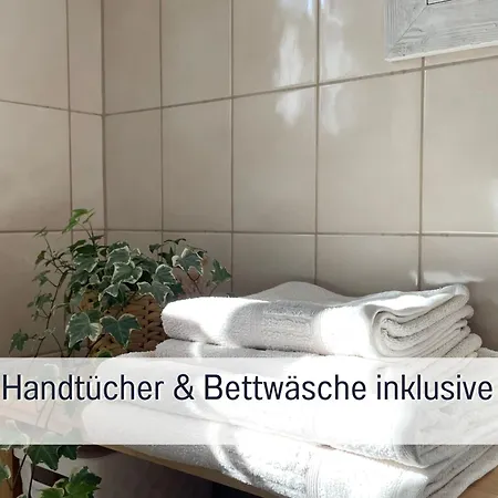 Reetdachhaus In Seenaehe, Ruhige Lage, Kamin & Terrasse *
